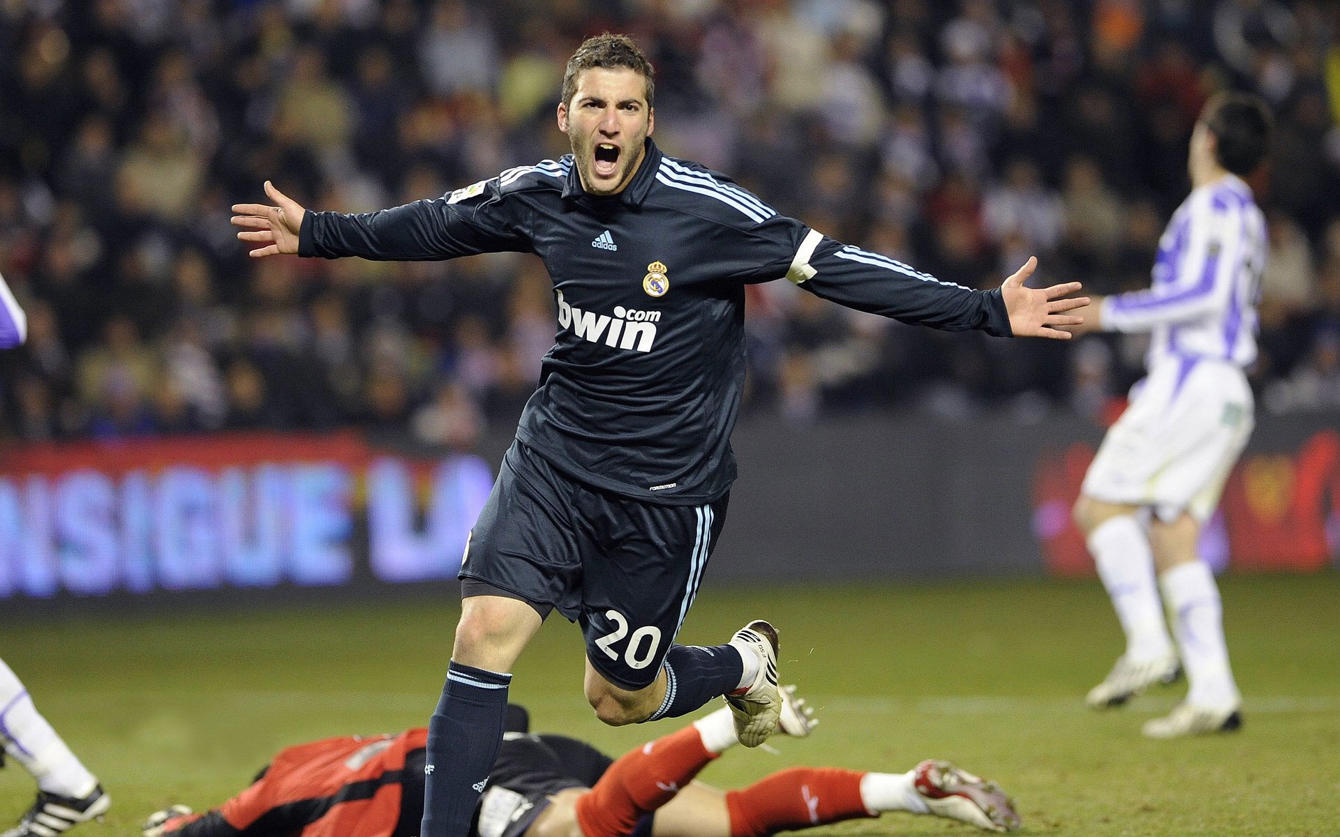 赛前速览：欧冠半决赛马德里竞技对阵上海海港，三大看点值得期待