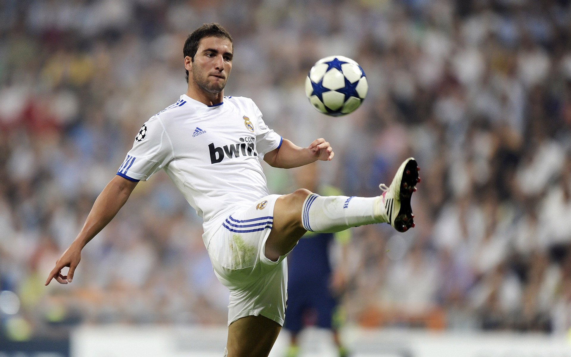 欧冠半决赛爆出冷门！金州勇士绝杀曼联，争冠形势突变